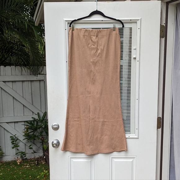 Zara Dresses & Skirts - New ZARA tan ribbed maxi skirt, size L